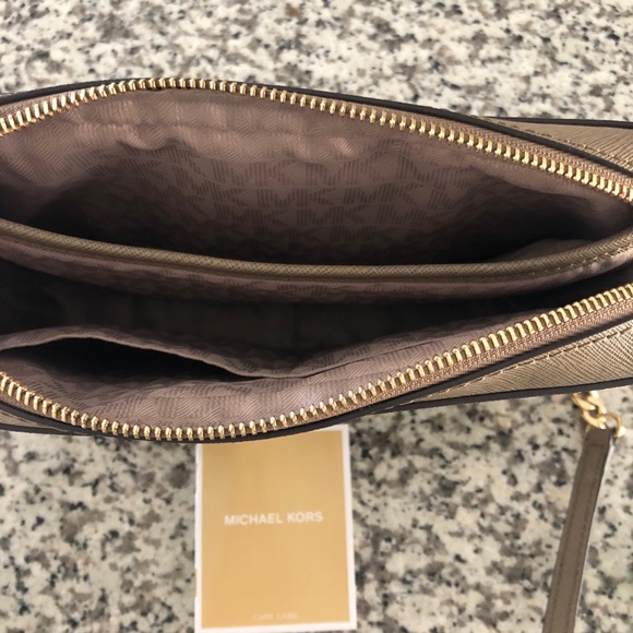 Michael Kors Crossbody - Picture 7 of 7